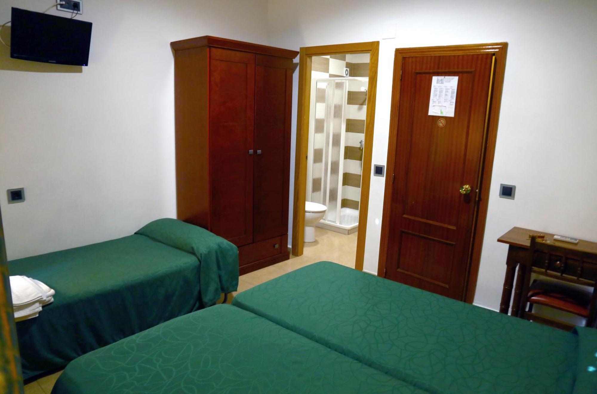 Hostal Muralla Plasencia Εξωτερικό φωτογραφία
