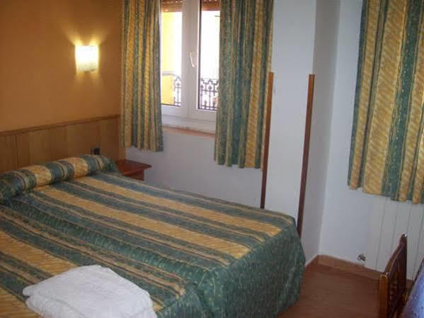 Hostal Muralla Plasencia Εξωτερικό φωτογραφία